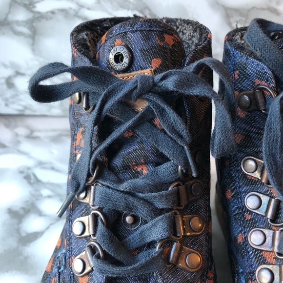 Toms Women’s High Top Ankle Shoes Fleece Lined Blue Pink Leopard Print - Picture 5 of 16